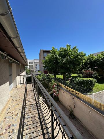 T2 plateau en rez-de-jardin avec terrasse, Lyon 8ème à deux pas de l'avenue Viviani