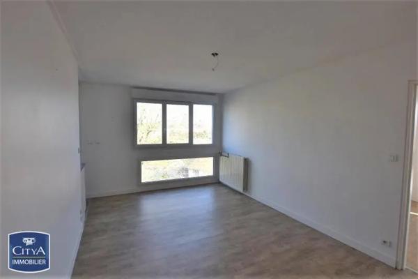 Appartement à louer 2 pièces 44.49m² Cholet (49300)