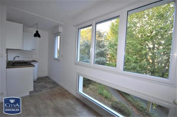 Appartement à louer 2 pièces 44.49m² Cholet (49300)