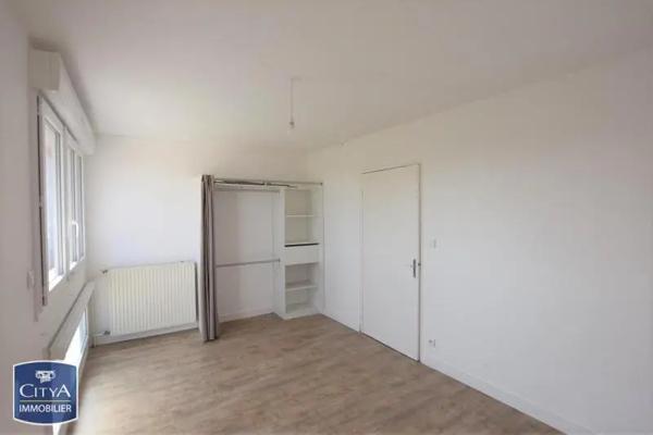 Appartement à louer 2 pièces 44.49m² Cholet (49300)
