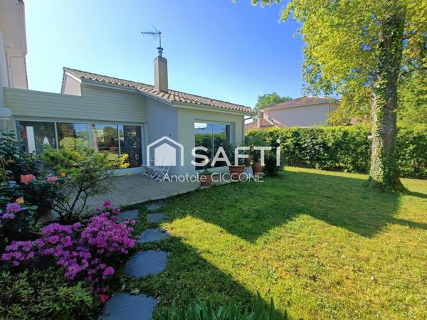 Maison contemporaine sur un jardin paysagé avec vue