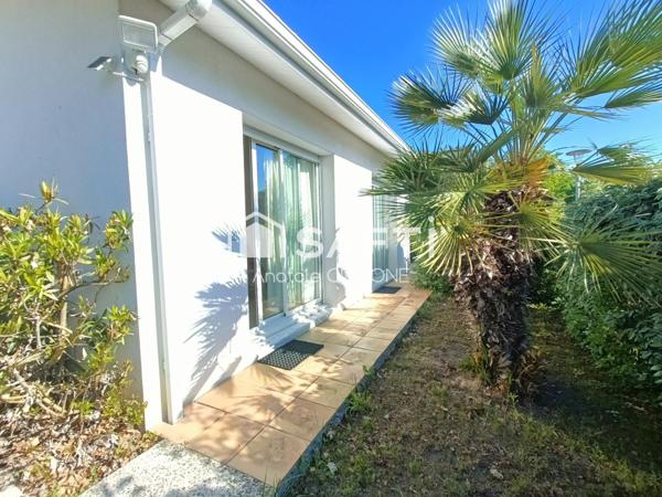 Maison contemporaine sur un jardin paysagé avec vue