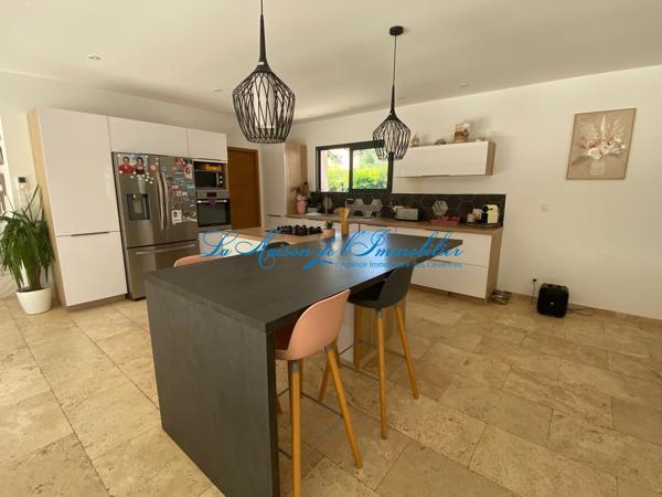 A 20min de Nîmes villa de type F5 sur 1177m2 de terrain avec piscine et garage