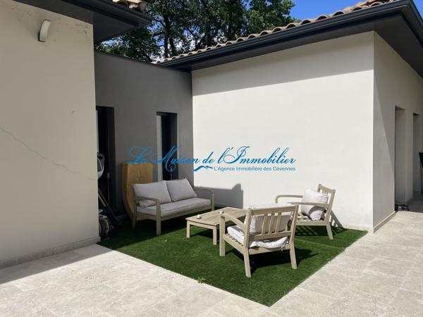 A 20min de Nîmes villa de type F5 sur 1177m2 de terrain avec piscine et garage