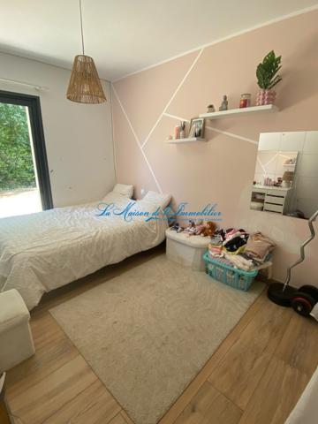 A 20min de Nîmes villa de type F5 sur 1177m2 de terrain avec piscine et garage