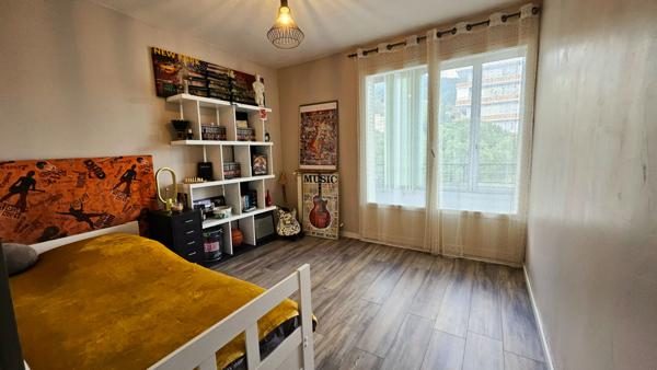 Appartement 7 pièce(s) - 5 chambres , proche commodités