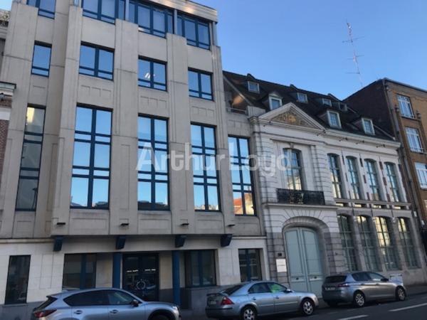 Bureaux rénovés avec parkings - Emplacement stratégique, immeuble de standing