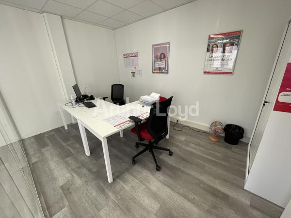 Bureaux rénovés avec parkings - Emplacement stratégique, immeuble de standing