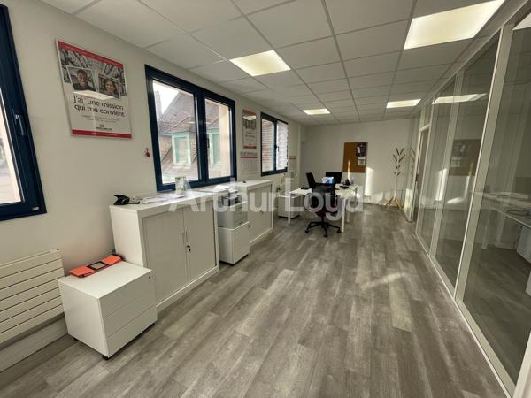 Bureaux rénovés avec parkings - Emplacement stratégique, immeuble de standing