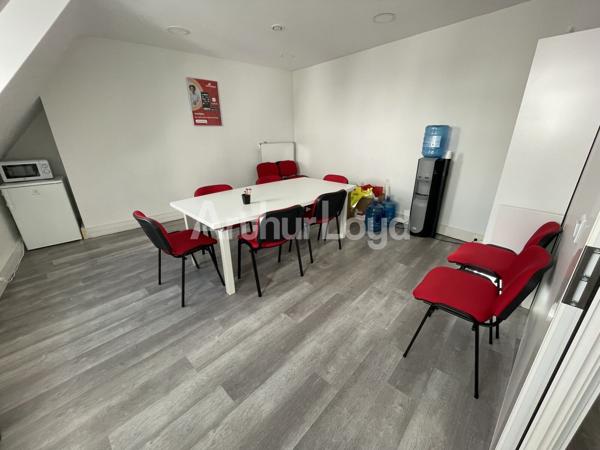 Bureaux rénovés avec parkings - Emplacement stratégique, immeuble de standing