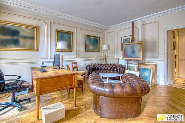 Versailles Notre-Dame Boulevard de la Reine Bureaux 2 pièces 55 m² carrez €465 000 ** - Référence 27151