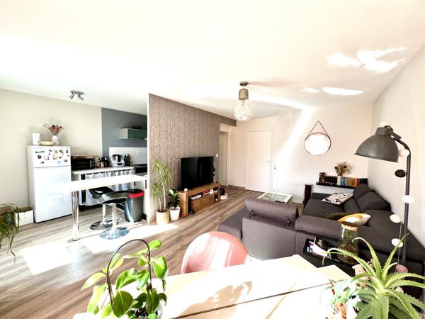 Appartement
                                                                                                                                                                                                                                                                                                                        3 pièce(s)                                                                                                                                                                                                          2 chambre(s)                                                                                                                                                                                                          63.05  m²