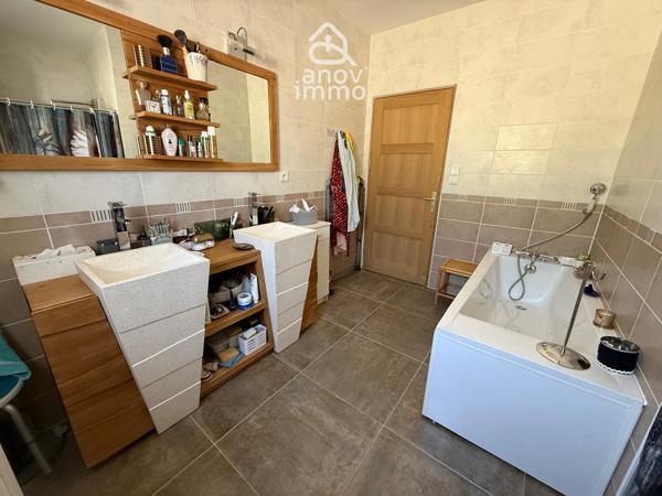Maison
                                                                                                                                                                                                                                                                                                                        5 pièce(s)                                                                                                                                                                                                          3 chambre(s)                                                                                                                                                                                                          98  m²