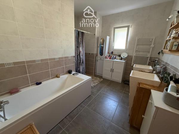 Maison
                                                                                                                                                                                                                                                                                                                        5 pièce(s)                                                                                                                                                                                                          3 chambre(s)                                                                                                                                                                                                          98  m²