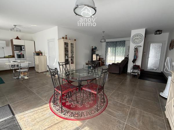 Maison
                                                                                                                                                                                                                                                                                                                        5 pièce(s)                                                                                                                                                                                                          3 chambre(s)                                                                                                                                                                                                          98  m²