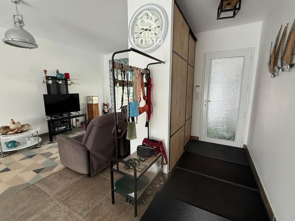 Maison
                                                                                                                                                                                                                                                                                                                        5 pièce(s)                                                                                                                                                                                                          3 chambre(s)                                                                                                                                                                                                          98  m²