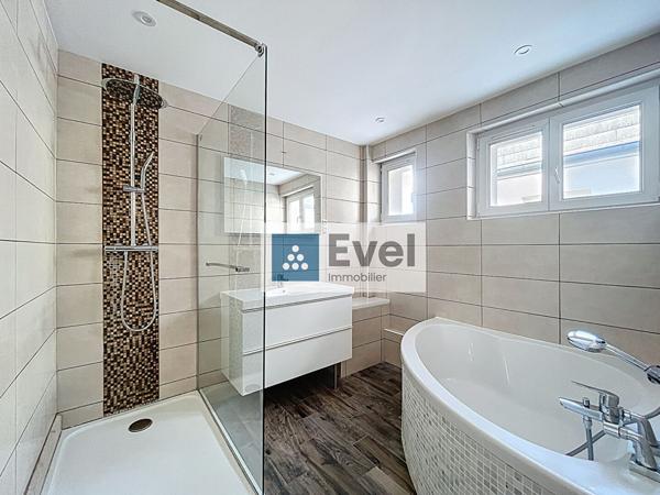 À louer appartement entièrement rénové 5 pièces au centre-ville de Saint-Avold