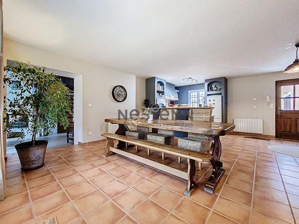 Maison Vacqueyras 6 pièce(s) 143 m2 Terrain - Piscine - Garages