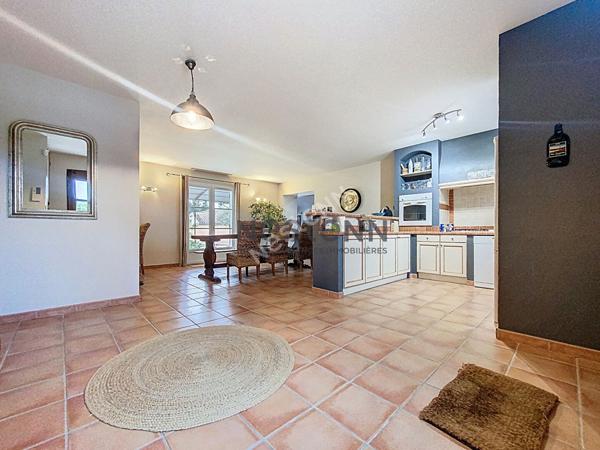 Maison Vacqueyras 6 pièce(s) 143 m2 Terrain - Piscine - Garages