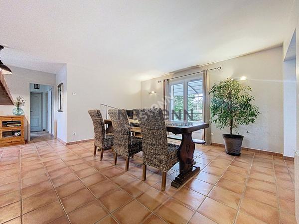 Maison Vacqueyras 6 pièce(s) 143 m2 Terrain - Piscine - Garages