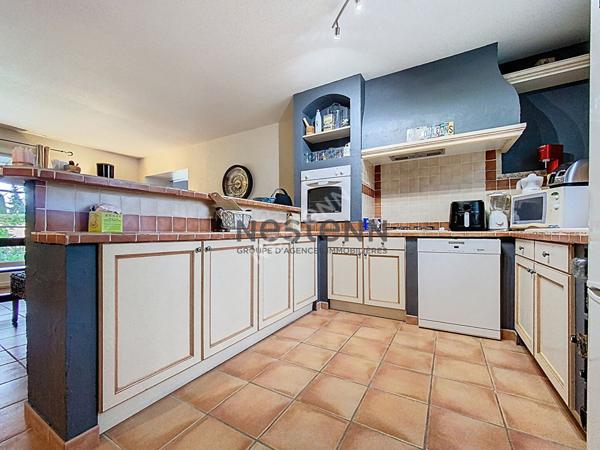 Maison Vacqueyras 6 pièce(s) 143 m2 Terrain - Piscine - Garages