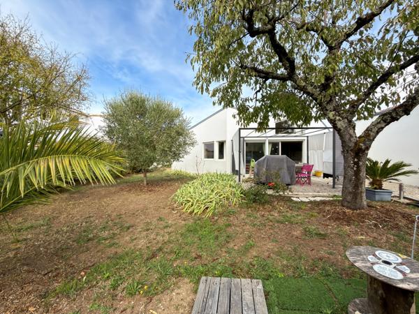 MAISON ATYPIQUE DE 80 M² SUR PLUS DE 1 000 M² DE TERRAIN