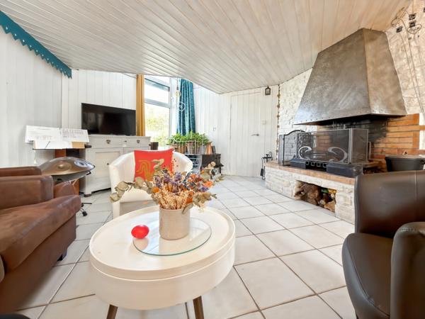 MAISON ATYPIQUE DE 80 M² SUR PLUS DE 1 000 M² DE TERRAIN