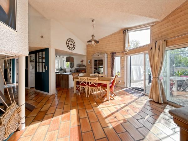 MAISON ATYPIQUE DE 80 M² SUR PLUS DE 1 000 M² DE TERRAIN