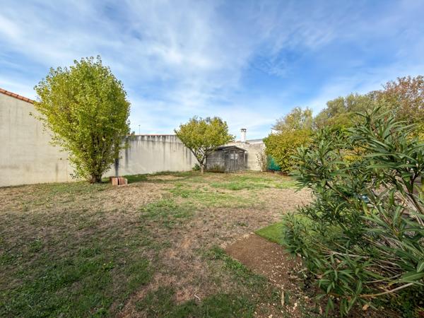 MAISON ATYPIQUE DE 80 M² SUR PLUS DE 1 000 M² DE TERRAIN