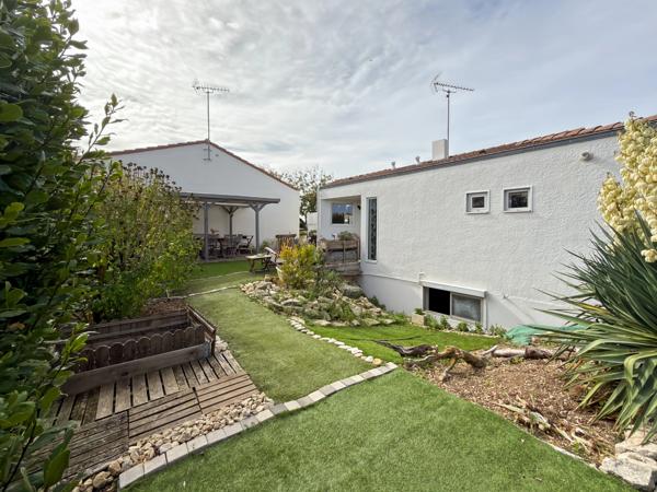 MAISON ATYPIQUE DE 80 M² SUR PLUS DE 1 000 M² DE TERRAIN