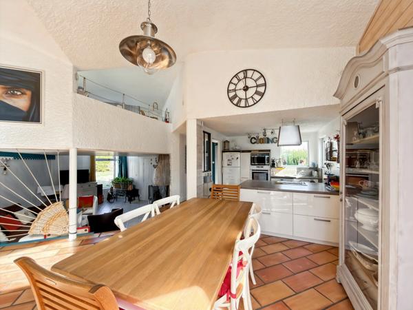 MAISON ATYPIQUE DE 80 M² SUR PLUS DE 1 000 M² DE TERRAIN