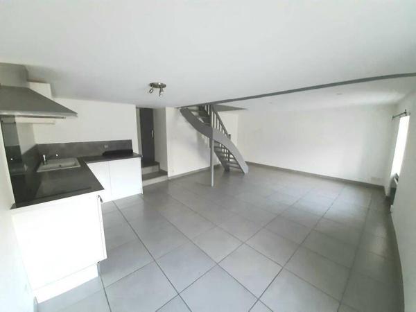 MONTBRISON - Studio meublé