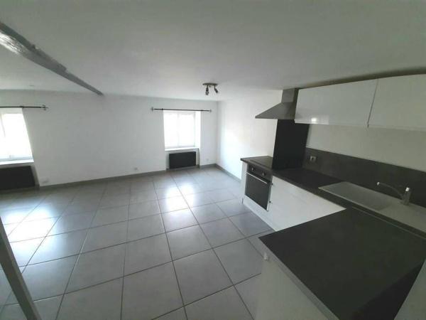 MONTBRISON - Studio meublé