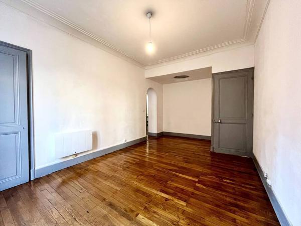 GRENOBLE / 46 rue d'Alembert. Proximité Tram A et gare.~Agréable T4 + C de 87,55 m² au 1er étage.