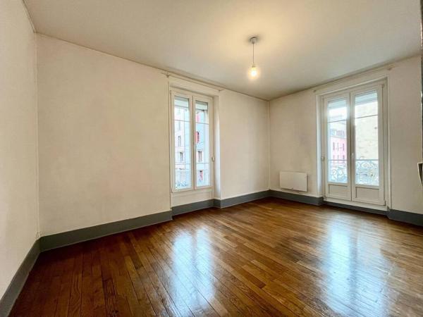GRENOBLE / 46 rue d'Alembert. Proximité Tram A et gare.~Agréable T4 + C de 87,55 m² au 1er étage.
