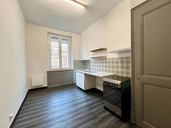 GRENOBLE / 46 rue d'Alembert. Proximité Tram A et gare.~Agréable T4 + C de 87,55 m² au 1er étage.