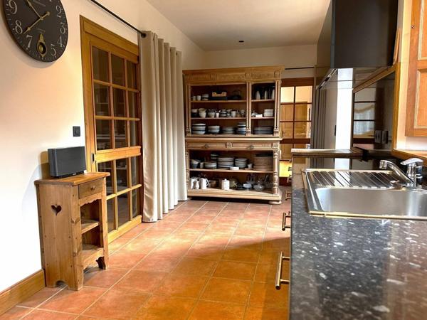 Propriété d’Exception – Domaine Privé de 27 Hectares en Position Dominante – Périgord Noir