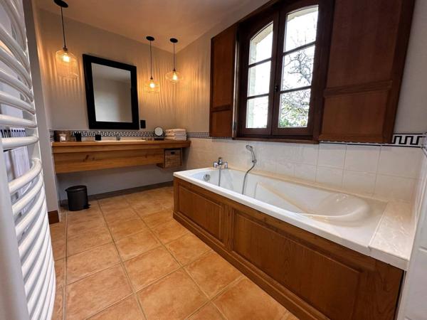 Propriété d’Exception – Domaine Privé de 27 Hectares en Position Dominante – Périgord Noir