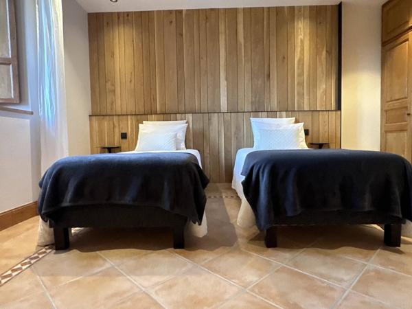 Propriété d’Exception – Domaine Privé de 27 Hectares en Position Dominante – Périgord Noir