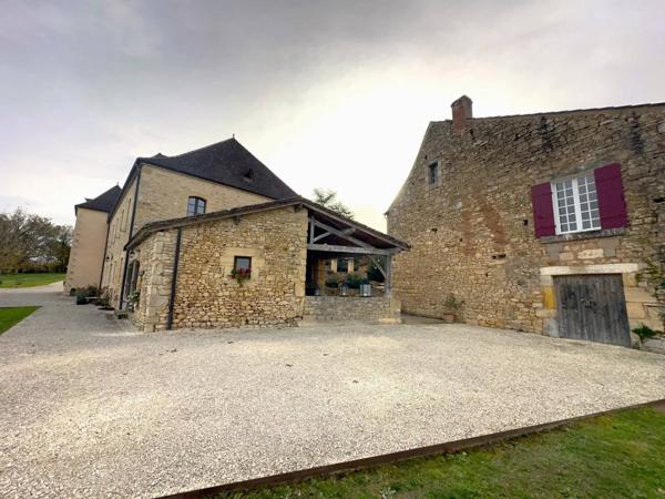 Propriété d’Exception – Domaine Privé de 27 Hectares en Position Dominante – Périgord Noir