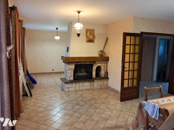 PARCE SUR SARTHE : PAVILLON de plain-pied sur terrain 632 m²