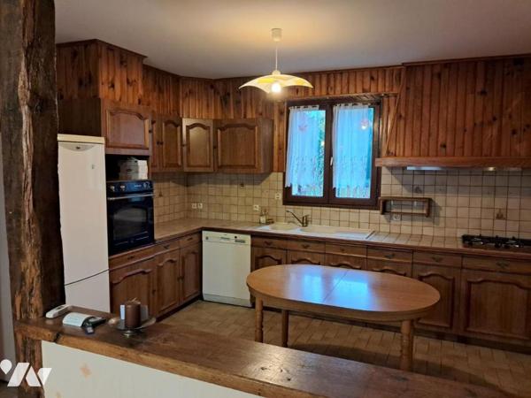 PARCE SUR SARTHE : PAVILLON de plain-pied sur terrain 632 m²