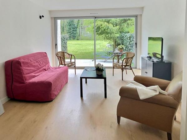 COTTAGE 52M2, TERRASSE, CELLIER, STATIONNEMENT, GARDIEN À L'ANNÉE