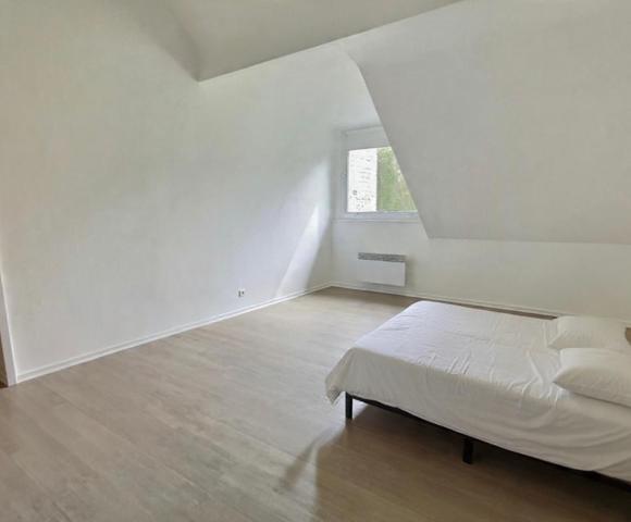 COTTAGE 52M2, TERRASSE, CELLIER, STATIONNEMENT, GARDIEN À L'ANNÉE