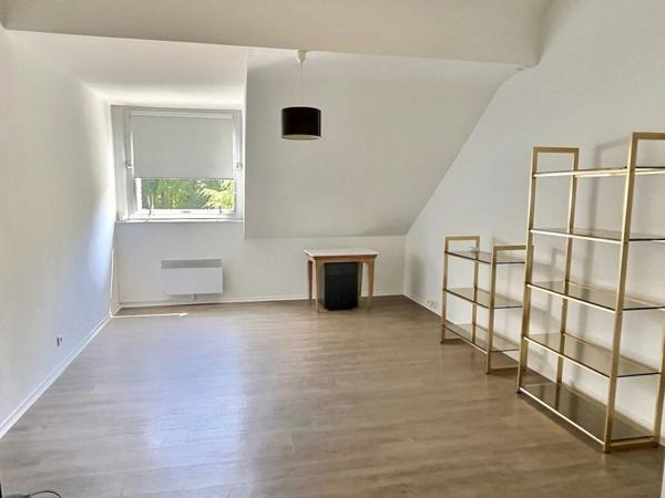 COTTAGE 52M2, TERRASSE, CELLIER, STATIONNEMENT, GARDIEN À L'ANNÉE