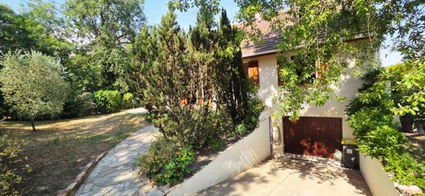 Maison avec mode de vie plain pied sur sous sol à Etampes (quartier Saint PIerre).