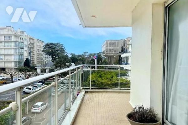 A VENDRE - LA BAULE  - SECTEUR DE GAULLE ET PROXIMITE IMMEDIATE MER - APPARTEMENT T3 AVEC JOLIE...