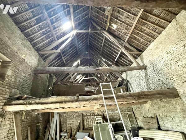 Authentique corps de ferme en pierre à rénover – À seulement 10 minutes de Bayeux