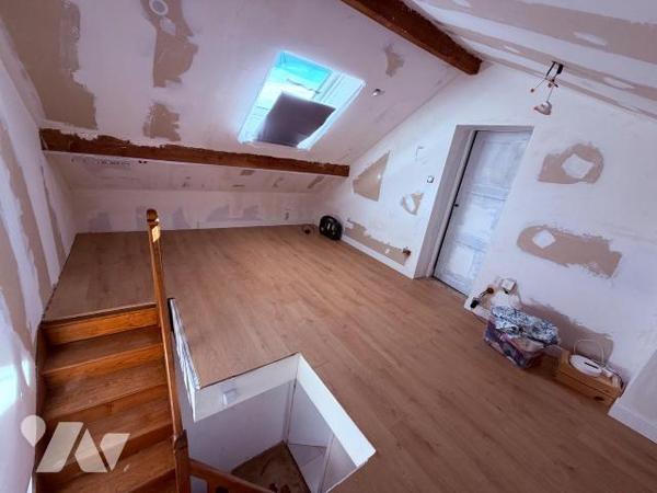 Située dans les hauteurs de Culoz, cette maison individuelle bénéficie d'un agencement fonction...