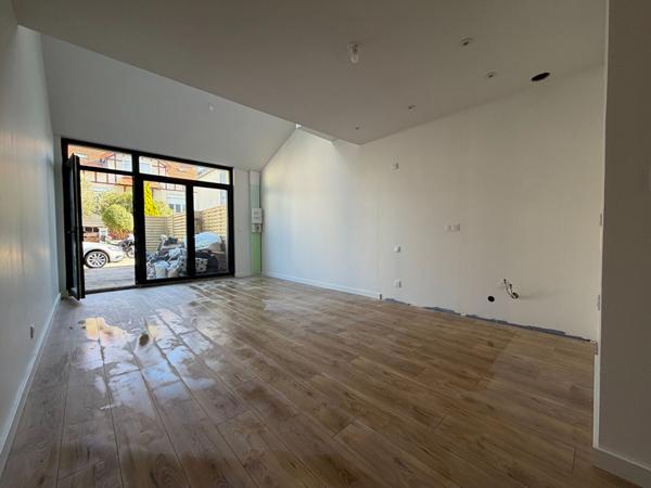 A vendre - Maison 2 chambres de 65 m² entièrement rénovée avec cour "Angers Mirabeau / Parc du Pin"